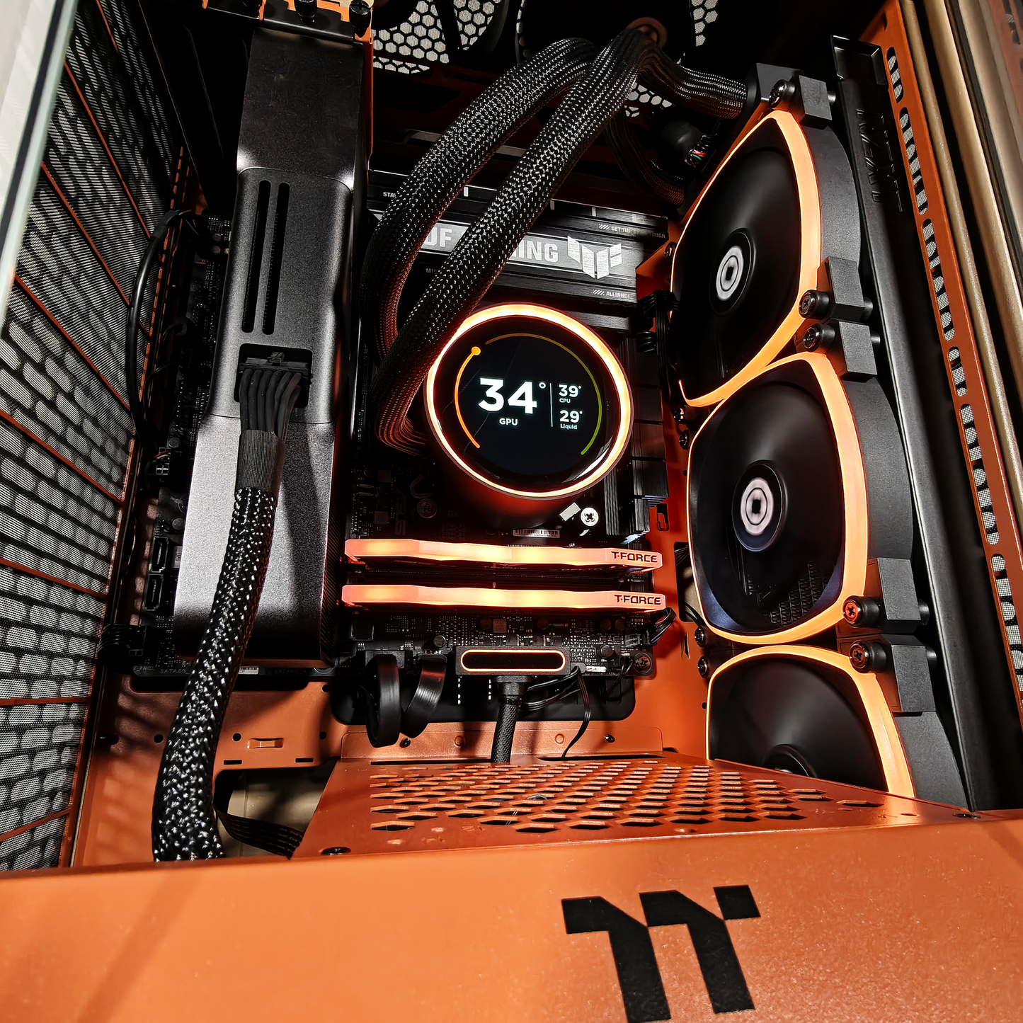 Thermaltake Tower 300 Sandstorm — RTX 5070, Core Ultra 7 265K, 32GB DDR5, 2TB SSD