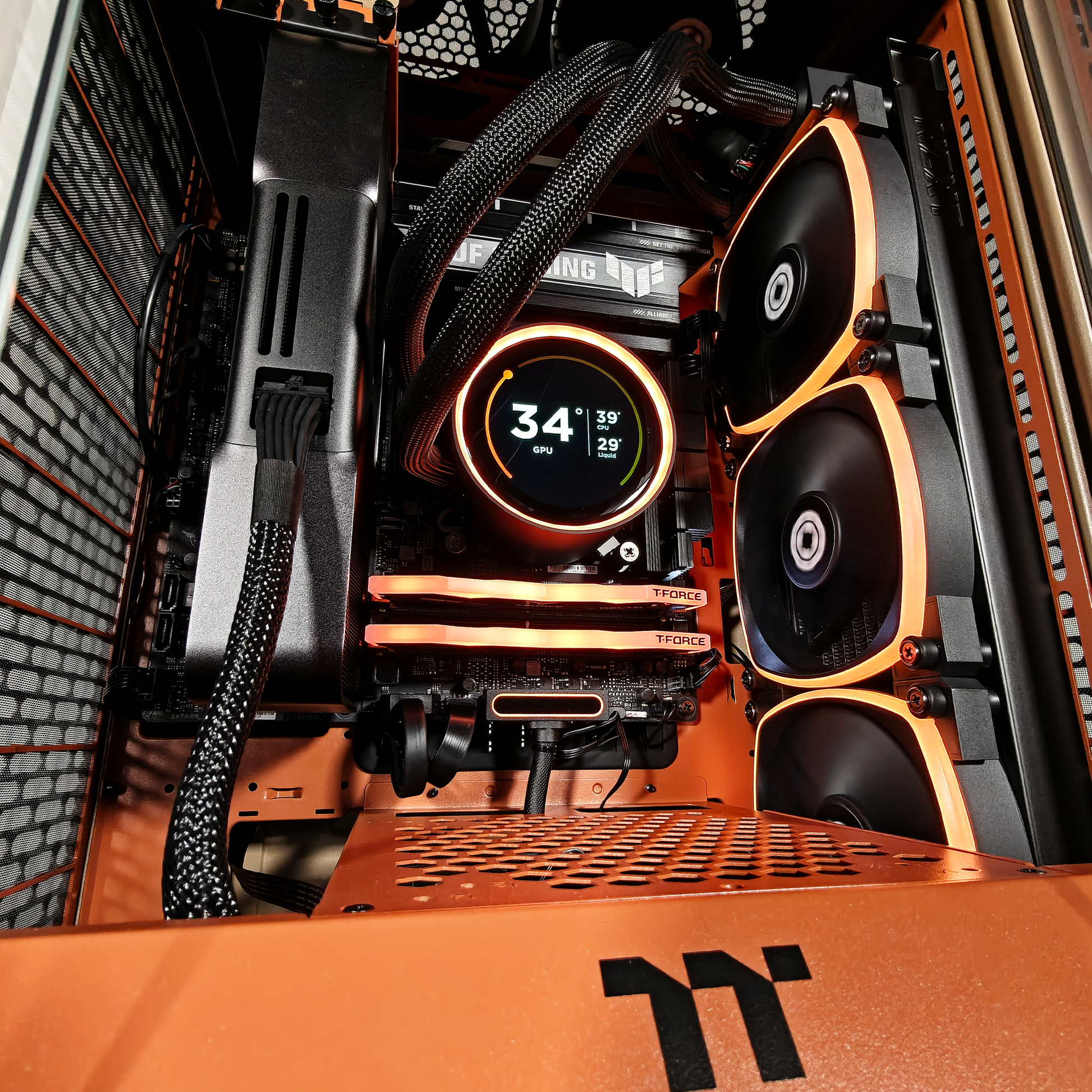 Thermaltake Tower 300 Sandstorm — RTX 5070, Core Ultra 7 265K, 32GB DDR5, 2TB SSD