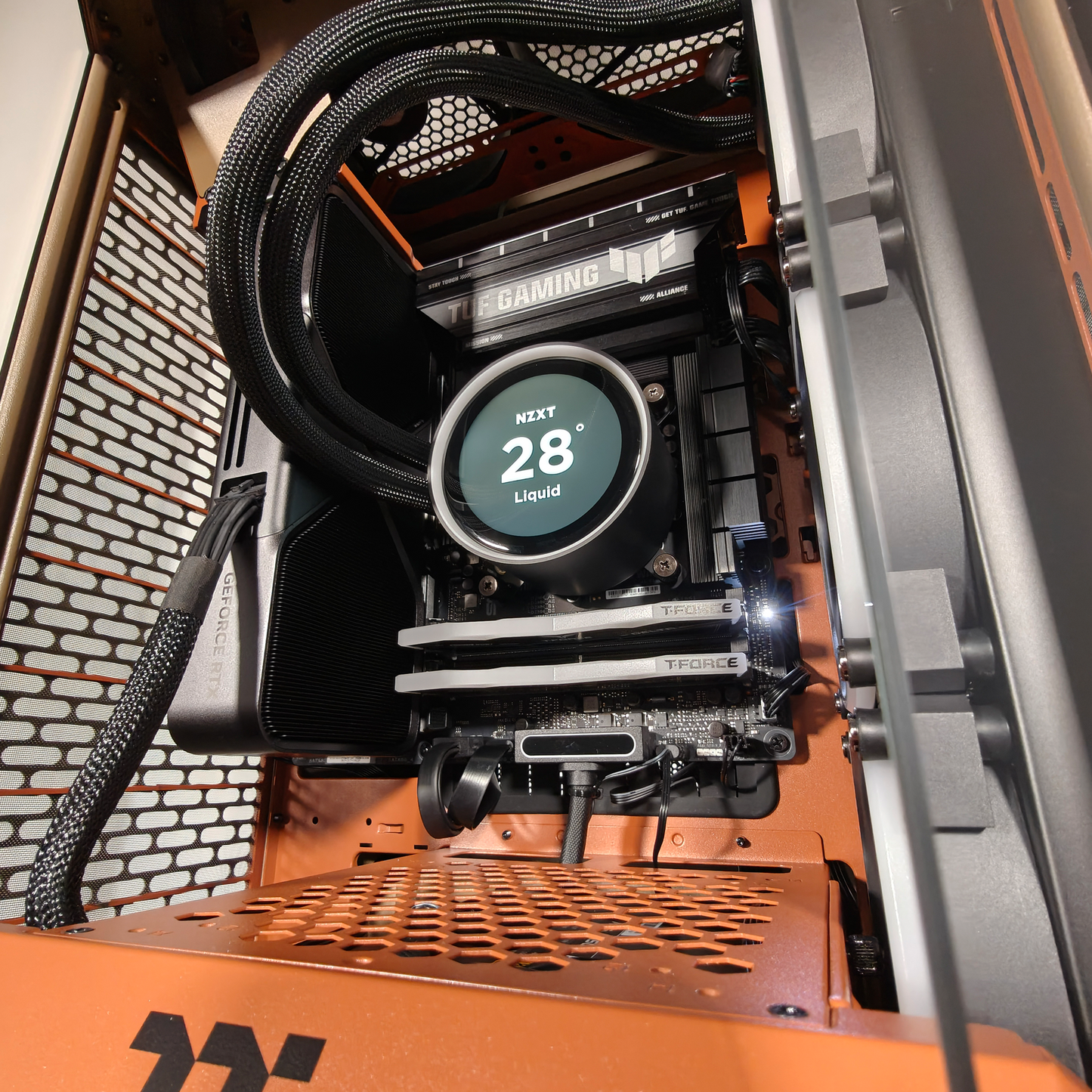 Thermaltake Tower 300 Sandstorm — RTX 5070, Core Ultra 7 265K, 32GB DDR5, 2TB SSD