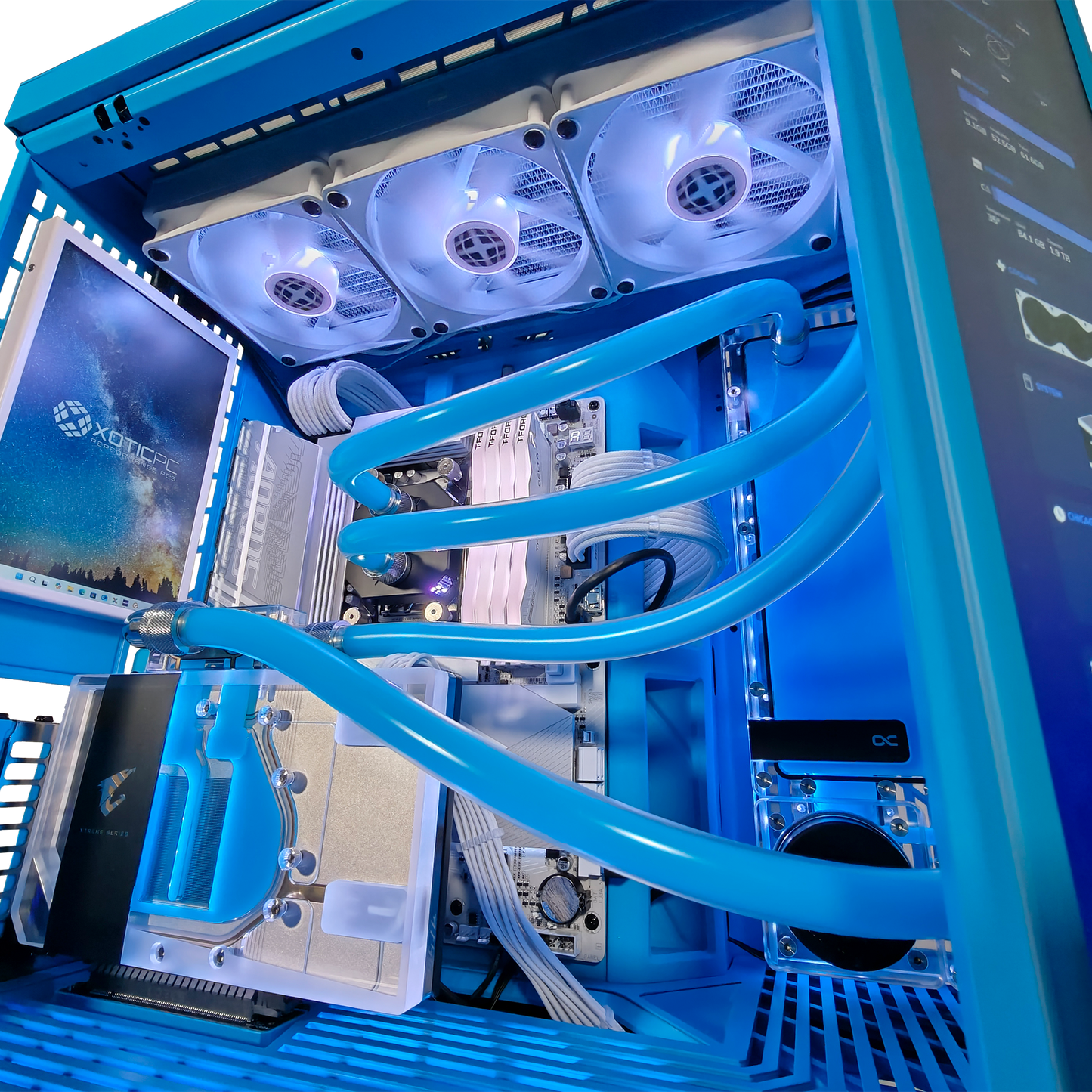 Y70 Blueberry — RTX 5080, Ryzen 7 9800X3D, 64GB DDR5, 2TB SSD