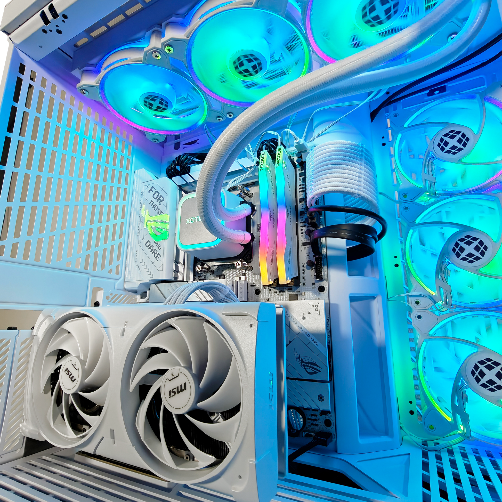 Y70 Ghost — RTX 5070, Ryzen 7 9800X3D, 32GB DDR5, 2TB SSD