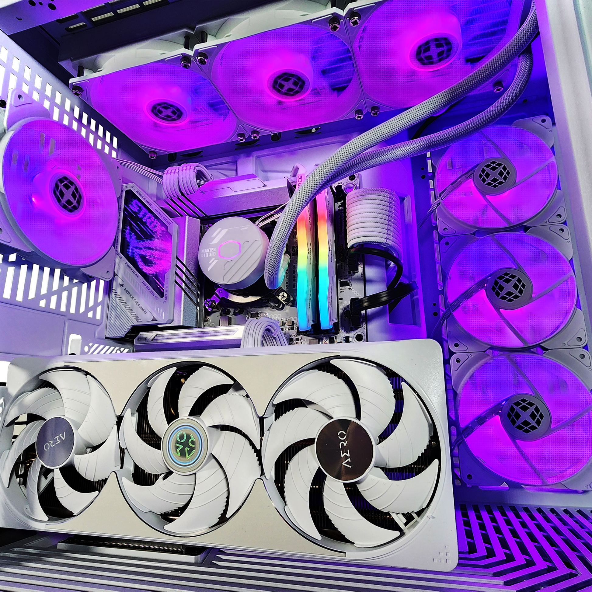 Y70 Ultimate Ghost — RTX 5080, Core Ultra 9 285K, 32GB DDR5, 2TB SSD